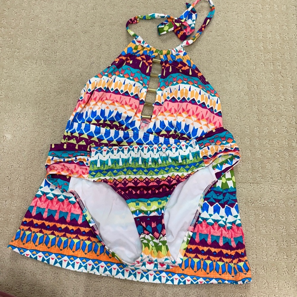 Multicolor tankini swim set.